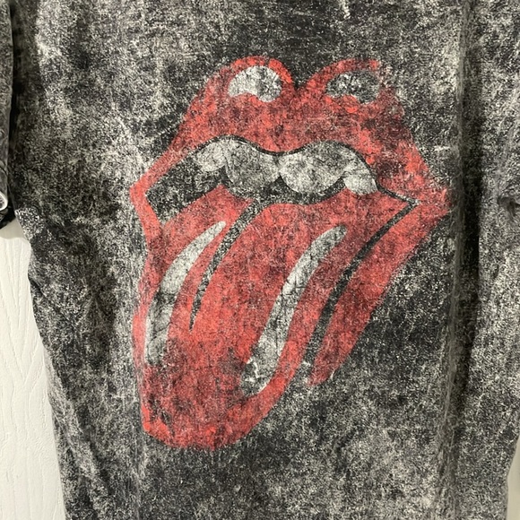 The Rolling Stones Like New Women’s Distressed Look Graphic Tee Size Large - Picture 3 of 4